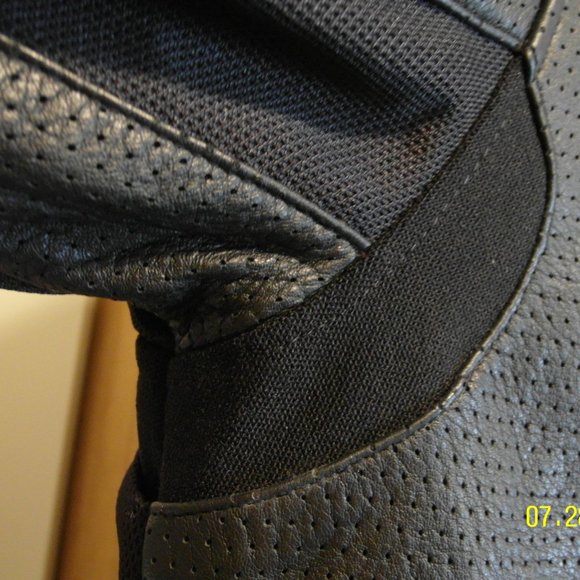 Honda motorcycle leather jacket. - Picture 10 of 16
